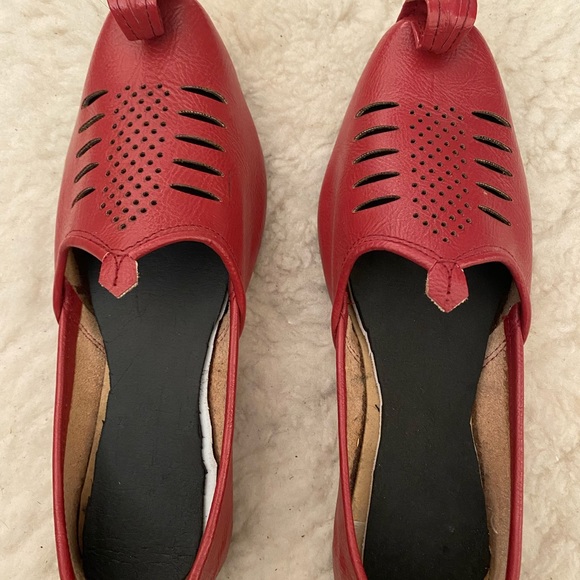 Handmade Avant Garde Camel Leather Genie Flats - Picture 3 of 6